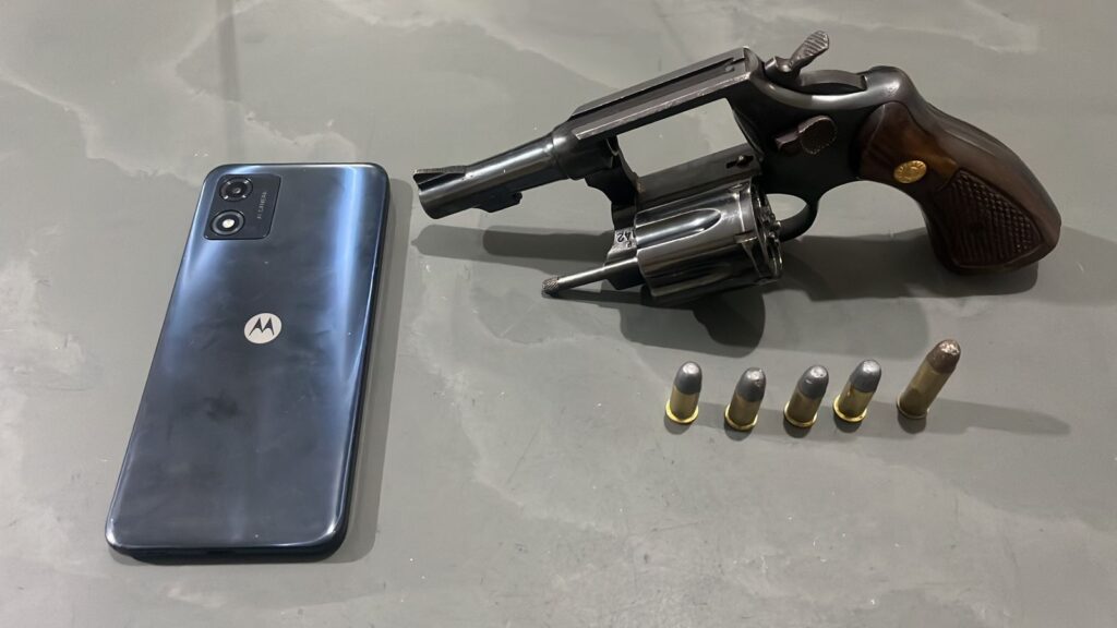 Homem é preso por porte ilegal de arma durante ronda policial em Santa Rita do Passa Quatro