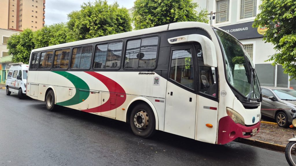 Homem armado faz reféns em ônibus da saúde de Santa Rita do Passa Quatro e é preso em Ribeirão Preto
