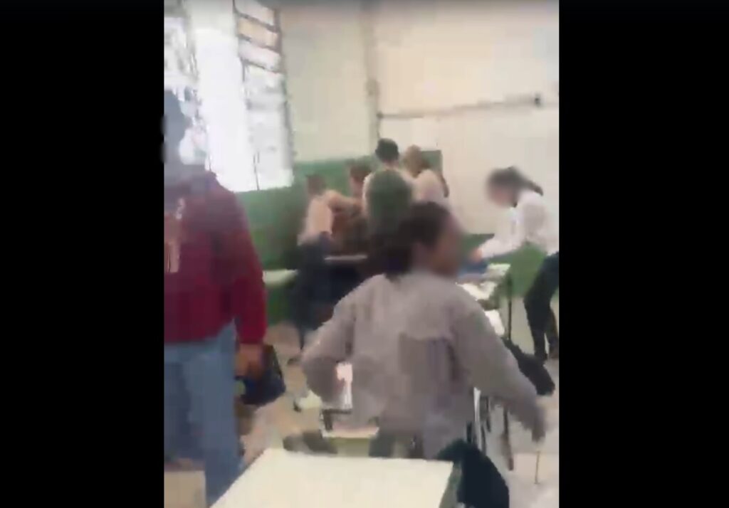Professora de 70 anos denuncia agressão e ameaças de pais de aluno dentro de escola técnica em Santa Rita do Passa Quatro