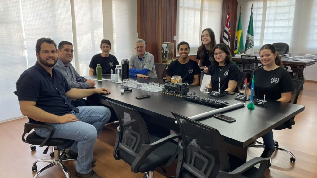 Jovens de Santa Rita brilham em festival de minifoguetes e colocam a cidade em destaque na ciência