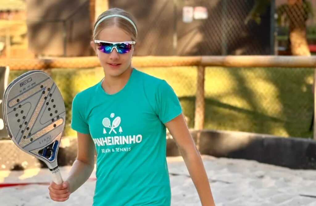 Bia Minato no torneio de beach tennis Track&Field em Porto Ferreira