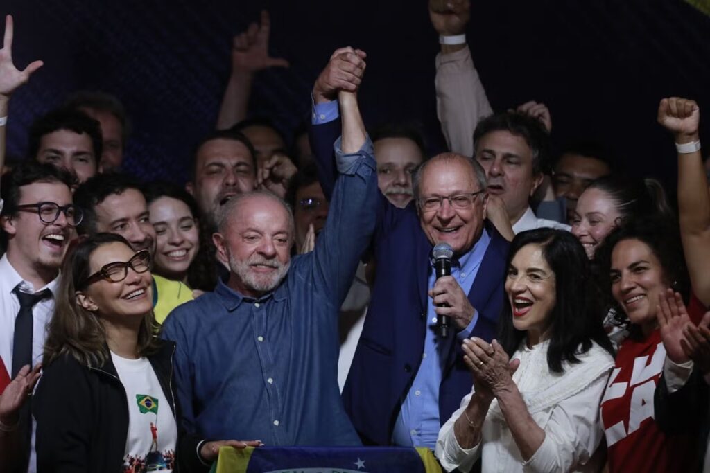 Lula é reeleito presidente com 51,79% dos votos válidos